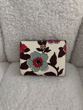 NWT Tory Burch Emerson Printed Mini Wallet Cream Red Blue Wallpaper Floral